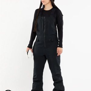 VOLCOM WOMENS SWIFT BIB OVERALLS - BLACK